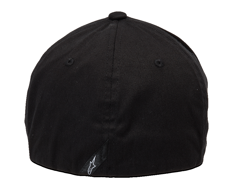 Alpinestars Ageless Curve Hat, gorra deportiva negra, vista posterior que muestra el diseño de parte trasera flexible, pequeña etiqueta negra con logo blanco en la parte trasera, confección en tejido de sarga