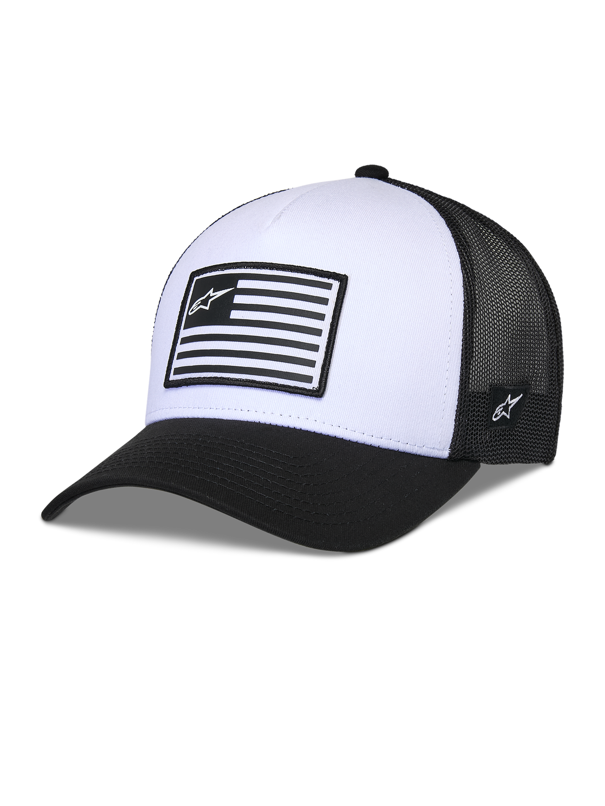 Gorra Alpinestars Flag Snapback, blanca y negra, corona estructurada con visera curva, panel frontal blanco y parte trasera de malla negra, con un parche de logotipo rectangular estilo bandera, gorra casual inspirada en el automovilismo