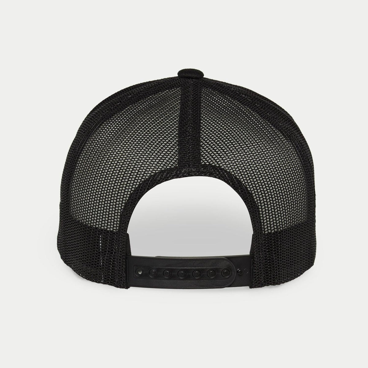 Gorra Alpinestars Flag Snapback, Negro Militar, vista trasera con paneles de malla elástica negra y cierre ajustable de plástico snapback, accesorio de estilo urbano casual