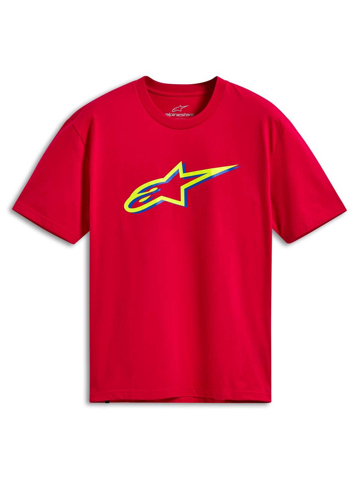 Alpinestars Ageless Shadow CSF Tee, camiseta de manga corta, roja, con un gráfico del logotipo Ageless en capas amarillas y azules en el pecho, ropa urbana casual de motociclismo
