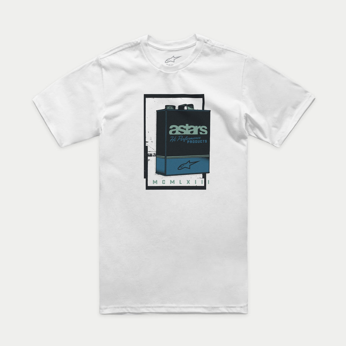 Alpinestars Galun CSF Tee, camiseta de manga corta, blanca, con un gráfico central de una lata de gas vintage, texto 'astars Hi Performance Products' y números romanos, ropa deportiva casual de motor