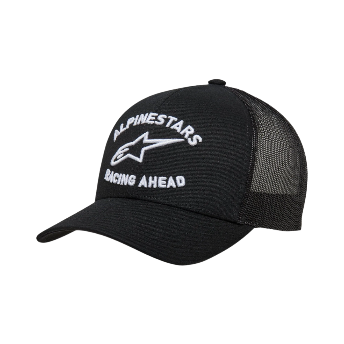 Gorra Alpinestars Triple Trucker, gorra tipo trucker negra con visera curva y parte trasera de malla, bordado 3D blanco con el texto 'Alpinestars Racing Ahead' y logotipo, accesorio casual inspirado en el automovilismo