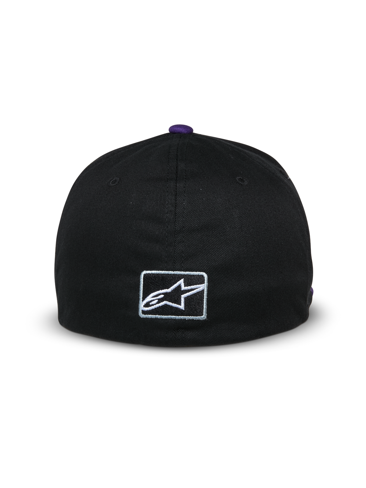 Gorra Alpinestars Franchise, vista trasera de una gorra de béisbol negra, botón morado en la parte superior, pequeño logo Astars bordado en blanco en la parte trasera, diseño de ajuste elástico flexible, estilo casual inspirado en el motociclismo