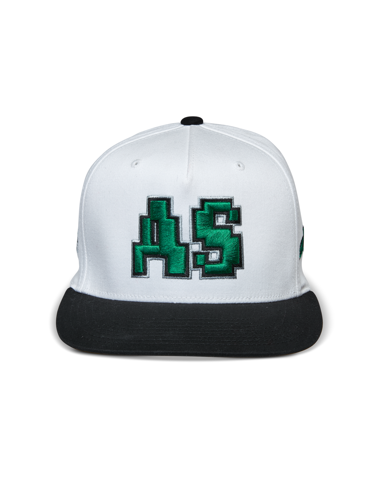 Gorra Alpinestars Franchise, gorra de visera plana, blanca y negra, logo AS bordado en 3D color verde en la parte frontal, corona estructurada con visera plana negra, accesorio casual inspirado en el automovilismo