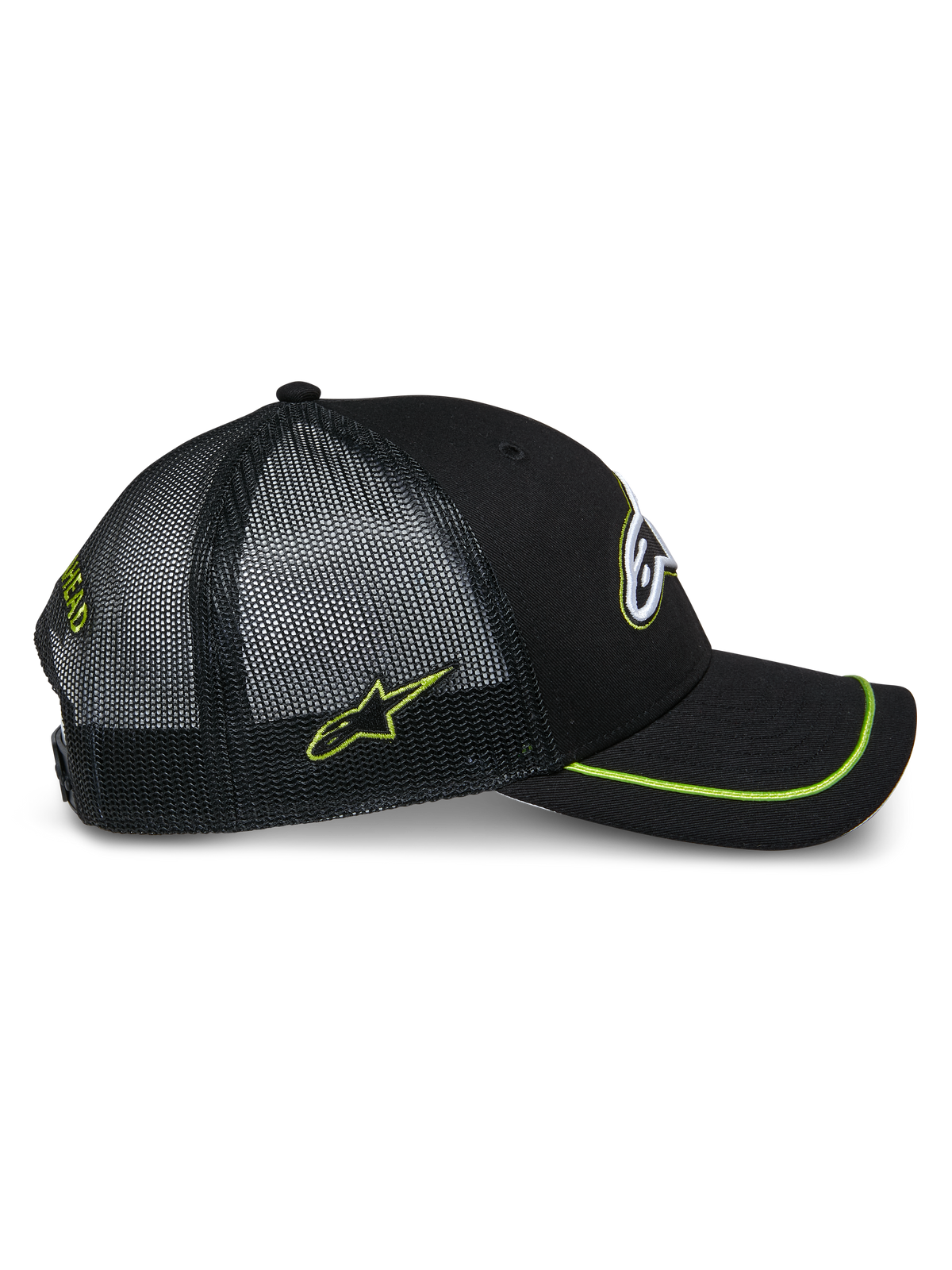 Gorra Trucker Alpinestars Exceed, vista lateral, color negro con detalles en verde lima, paneles traseros de malla, visera curvada con ribete de sutache en verde lima, logotipo lateral bordado, accesorio casual de estilo motorsport
