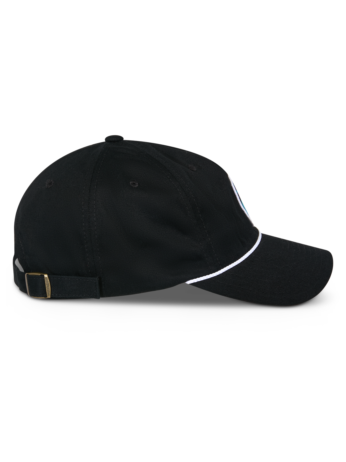 Gorra Alpinestars Calipalm Strapback, perfil lateral, negra, visera curva con detalle de cordón blanco, cierre ajustable con hebilla de latón, 100% sarga de algodón, accesorio casual inspirado en el automovilismo