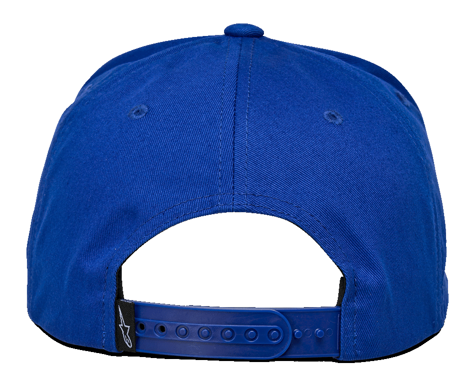 Gorra Alpinestars Los Angeles, vista trasera, sarga de algodón azul, cierre ajustable a presión azul, pequeña etiqueta negra con logotipo Ageless blanco, gorra deportiva casual