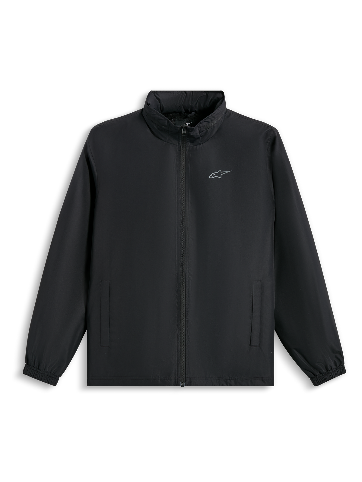 Alpinestars Overhaul Racer Jacket, chaqueta impermeable negra, con un pequeño logotipo plateado en el pecho, cremallera frontal completa y bolsillos laterales, estilo streetwear casual inspirado en el automovilismo