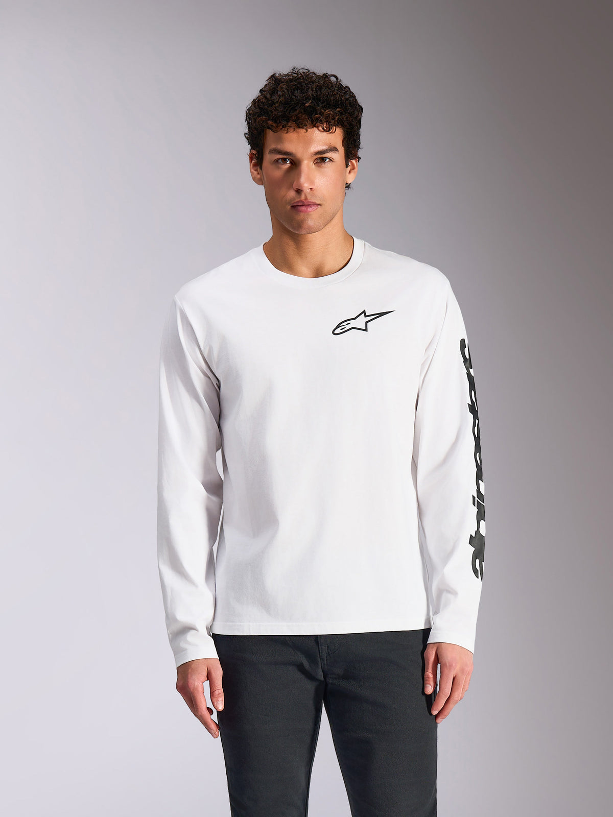 Alpinestars Trackside CSF Tee, camiseta de manga larga, blanca, logotipo de Alpinestars negro en el pecho y marca en la manga, ropa urbana casual de motorsport, vista frontal