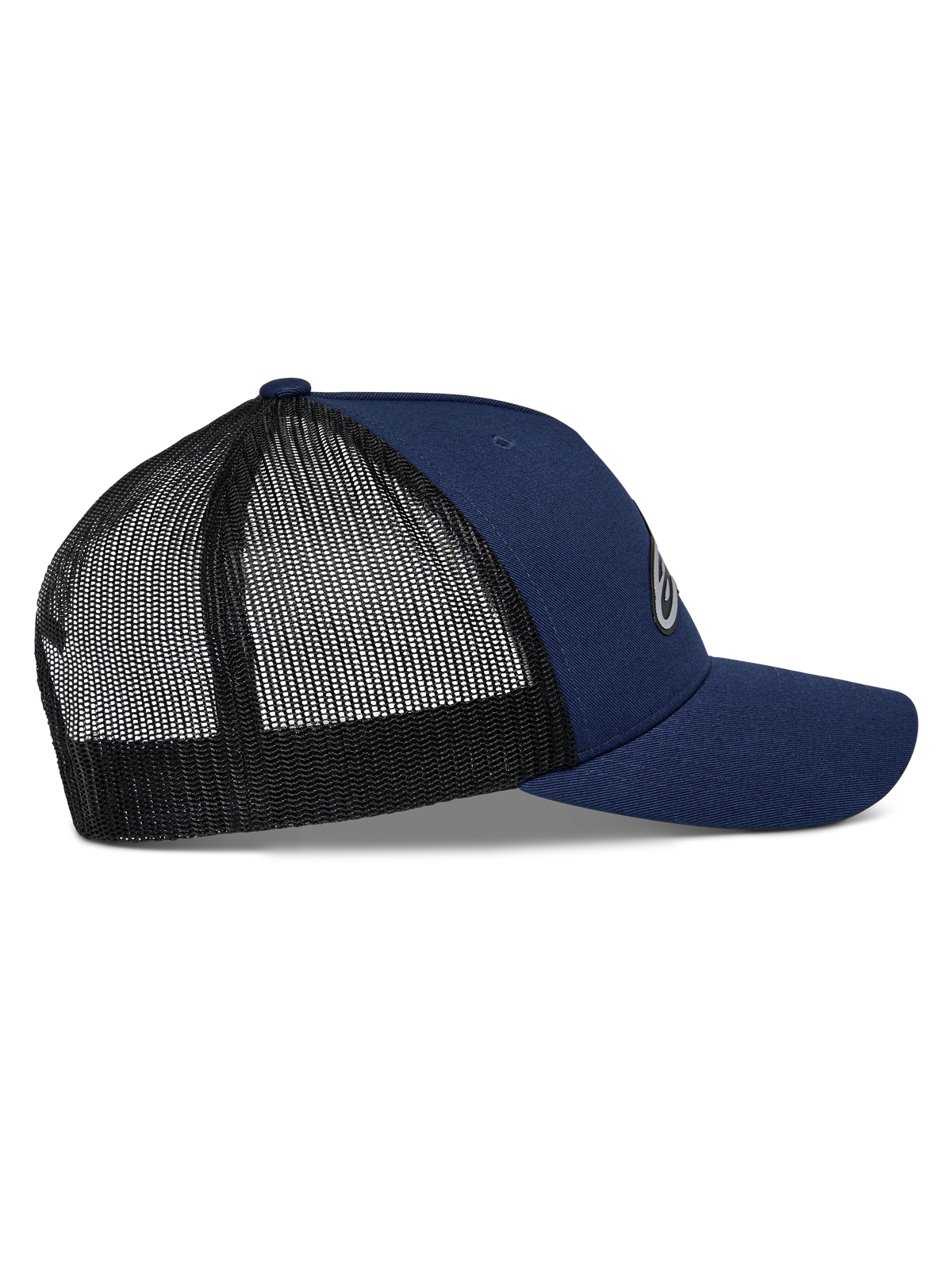 Gorra Trucker Alpinestars Reflect Ageless, azul marino y negro, vista lateral con visera curva y parte posterior de malla negra transpirable, corona estructurada, accesorio casual de estilo motorsport