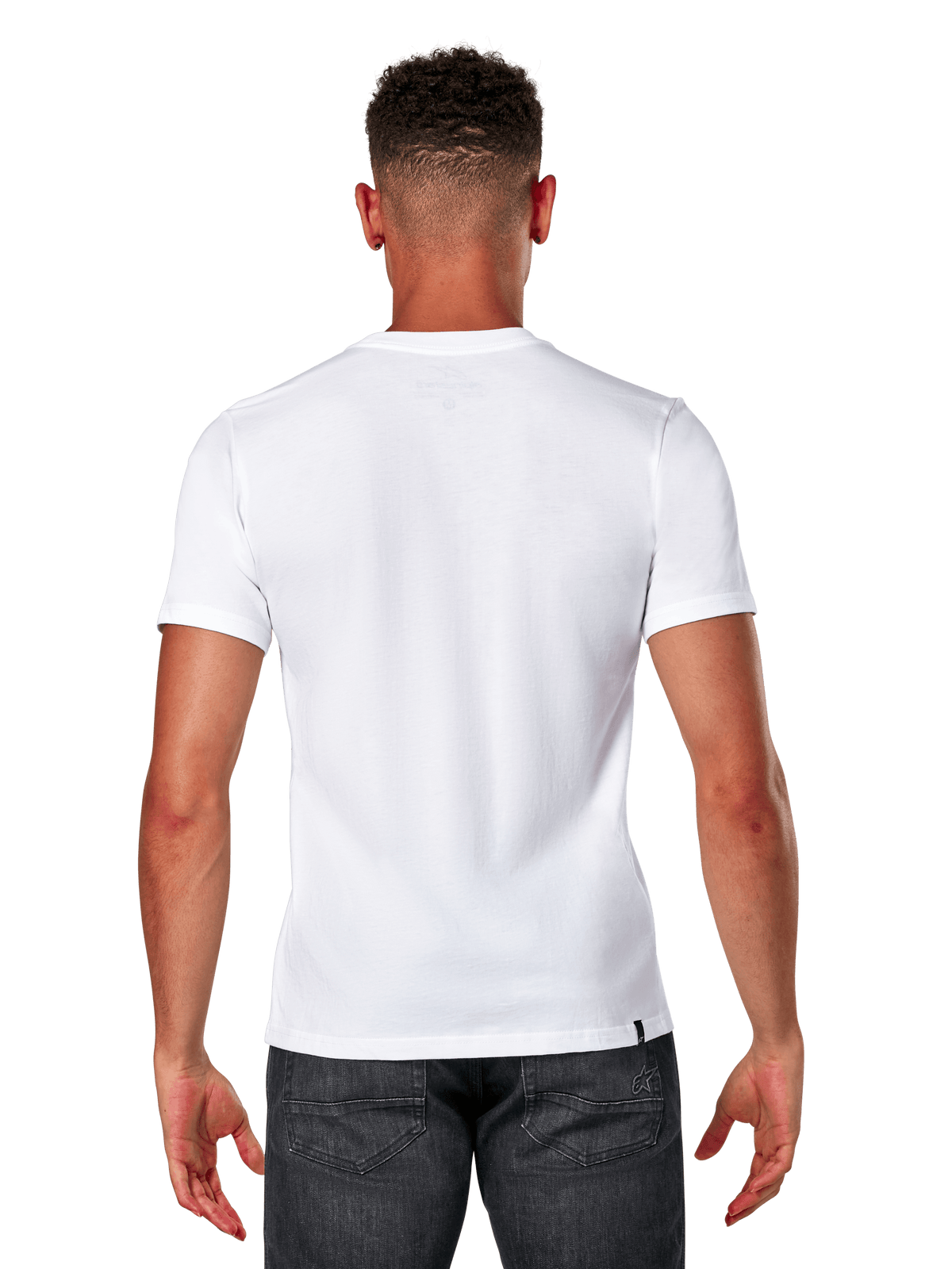 Camiseta Alpinestars Elliptic CSF, camiseta de manga corta, blanca, vista trasera en modelo con vaqueros gris oscuro, ropa urbana casual de automovilismo