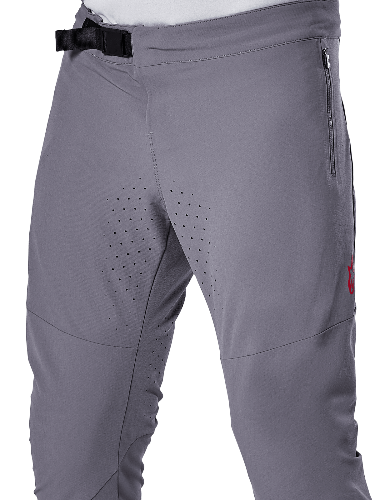 Pantalones Alpinestars A-Aria Elite, pantalones de ciclismo MTB, gris oscuro, vista de cerca con el cierre de hebilla magnética, bolsillo lateral con cremallera y perforaciones de ventilación cortadas con láser en la parte interna de los muslos para un rendimiento óptimo en senderos.
