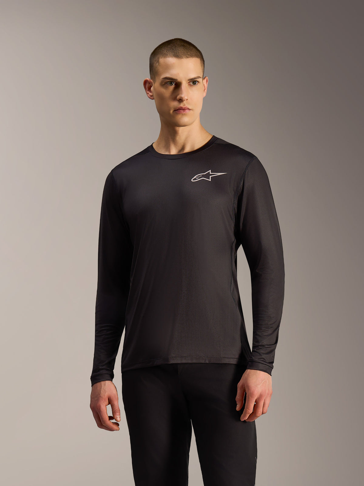 Jersey A-Dura Air negro de manga larga con malla jacquard técnica y logo Astars plateado para ciclismo de montaña.