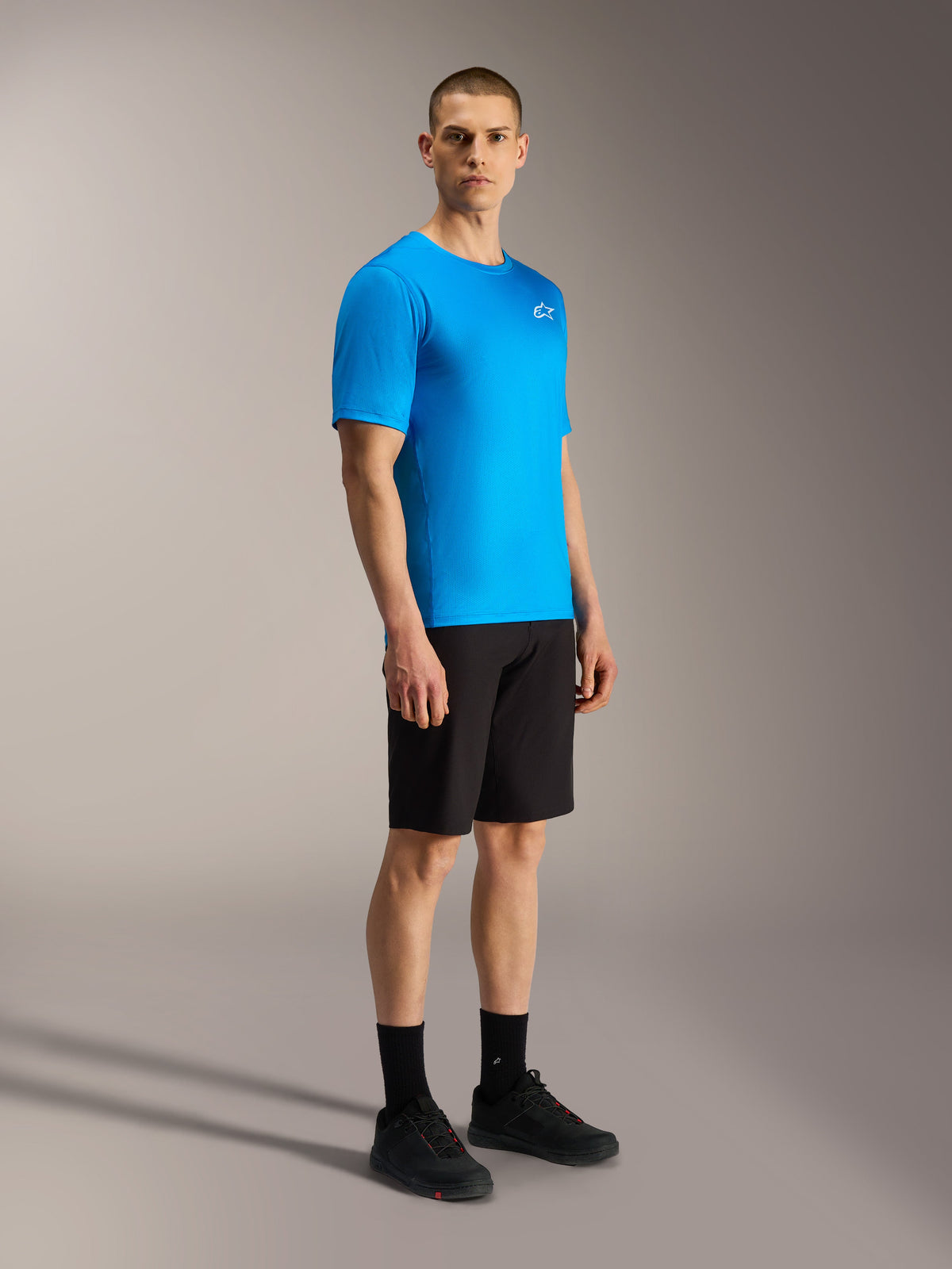 Jersey azul A-Dura Air SS y shorts negros A-Dura Ride de Alpinestars, equipo de MTB de alto rendimiento para hombre.