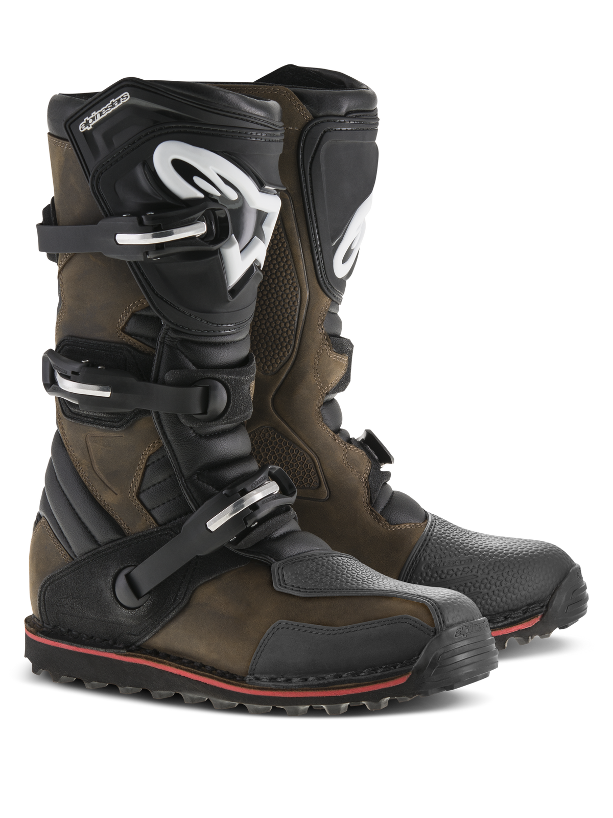 Botas Alpinestars Tech-T, botas de trial para motocicleta, cuero engrasado marrón con detalles en negro, con espinilleras ergonómicas con logotipo de Alpinestars en blanco, sistema de cierre de triple hebilla y suela negra con una franja roja, calzado resistente para todoterreno