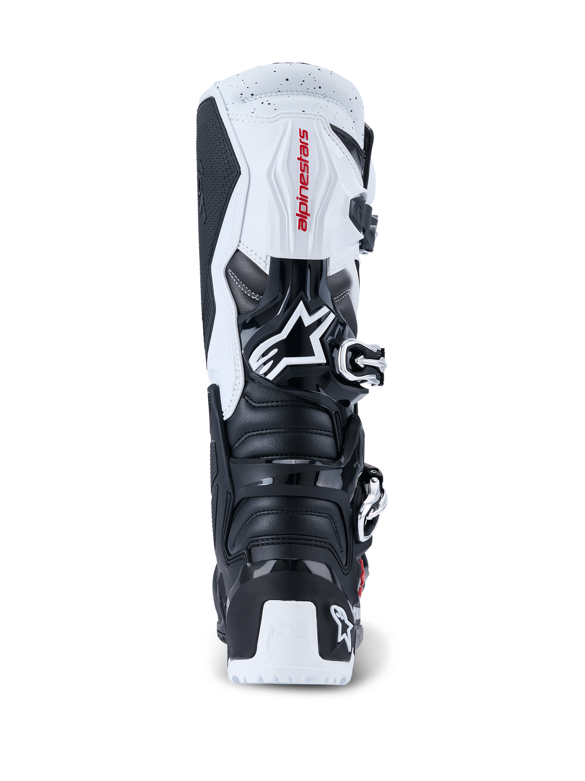Botas Alpinestars 2026 Tech 7 Enduro, botas de motocross y enduro, negro y blanco, vista posterior que muestra las placas protectoras de TPU en el talón y la pantorrilla, logotipo de Alpinestars en rojo sobre el panel superior blanco y sistema de cierre con hebillas plateadas, diseñadas para conducción off-road de alto rendimiento