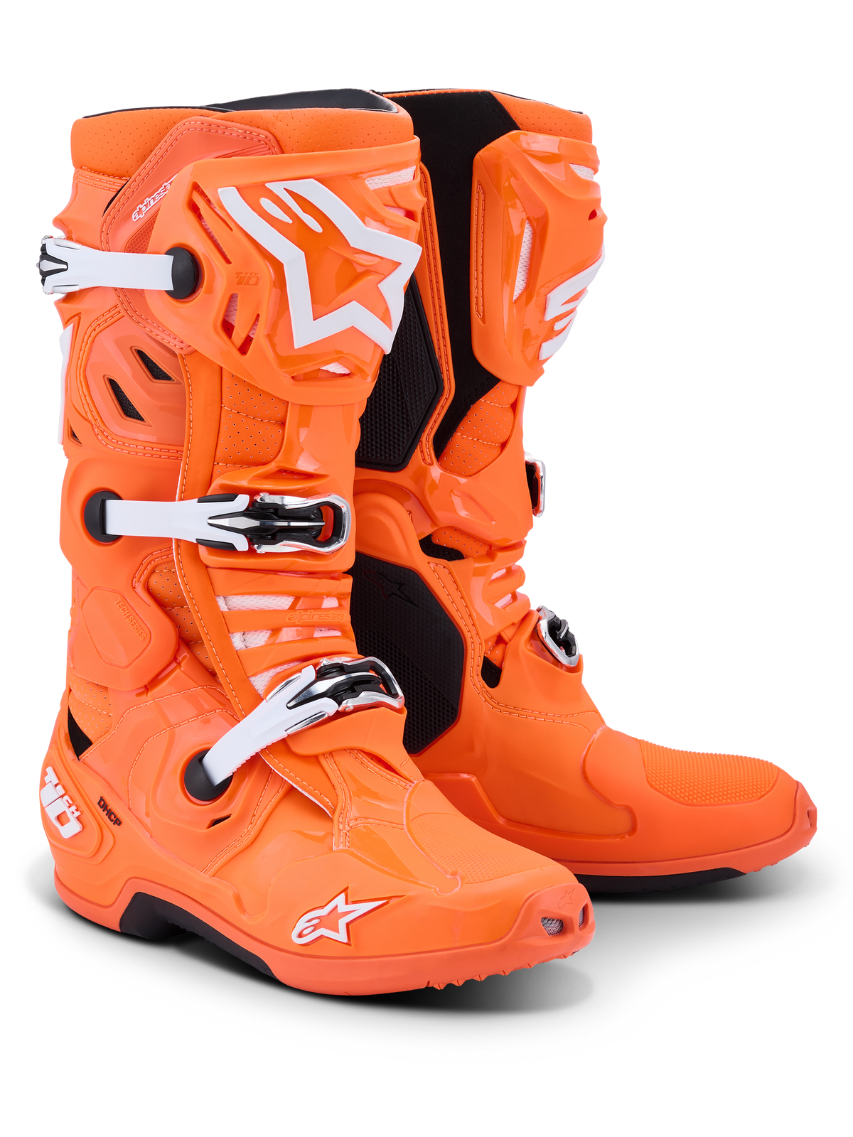 Botas Alpinestars Tech 10 Supervented, botas de motocross, naranja flúor con detalles blancos y negros, con hebillas ajustables blancas, placa de espinilla de TPU ventilada y el logotipo de Alpinestars, calzado de alto rendimiento para carreras todoterreno