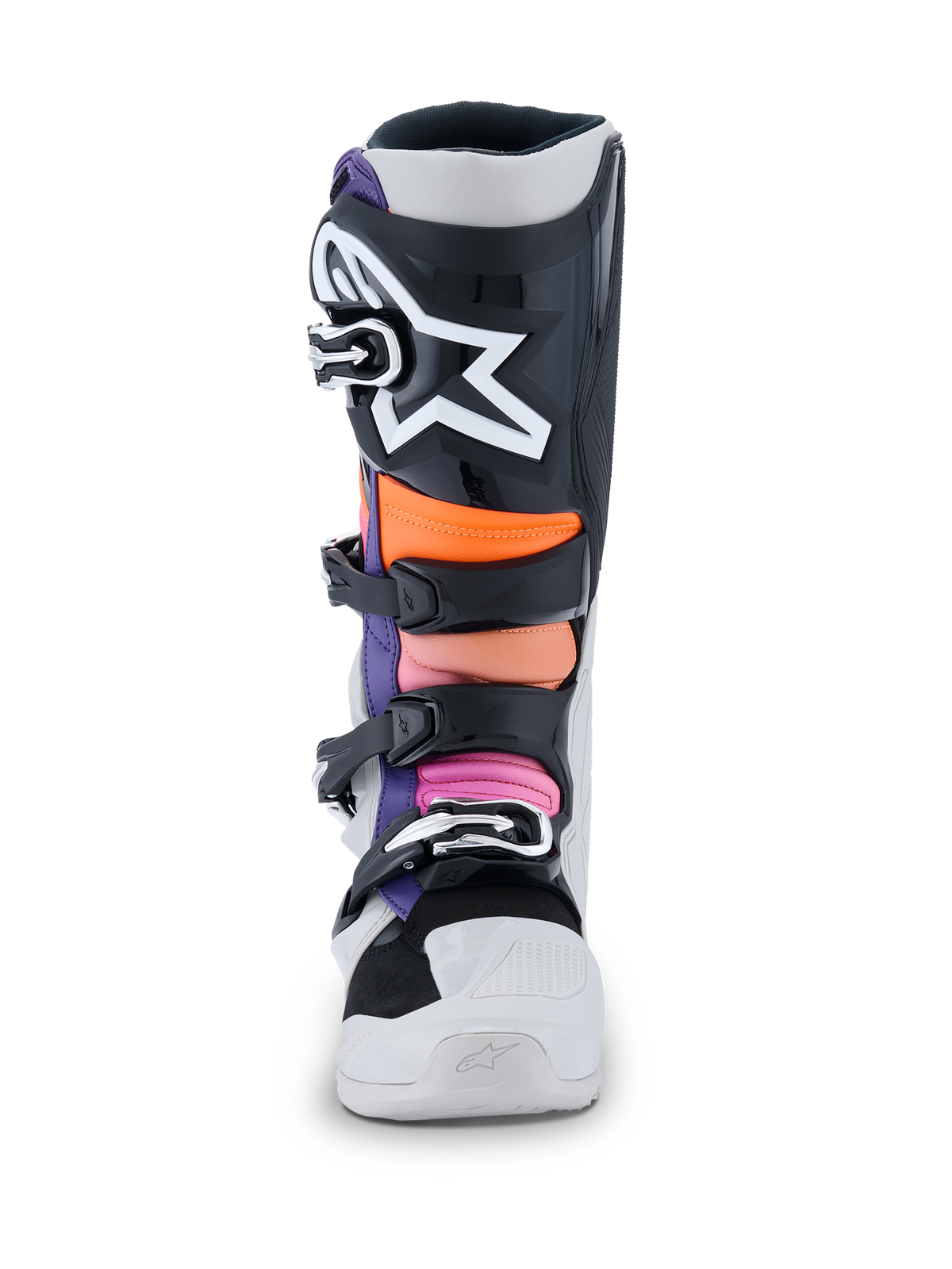 Botas Alpinestars Tech 7, botas de motocross, negro, gris claro, naranja flúor y magenta, vista frontal con una placa de espinilla negra con un gran logotipo de estrella de Alpinestars en blanco, zonas acolchadas multicolores en naranja y rosa, y un chasis blanco duradero con hebillas negras.