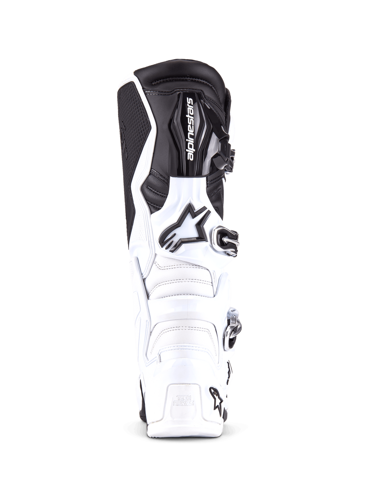 Botas Alpinestars Tech 7, botas de motocross profesionales en blanco y negro, vista frontal que muestra la placa de espinilla reforzada con el logo de Alpinestars, sistema de cierre de múltiples hebillas y construcción duradera de TPU para conducción off-road