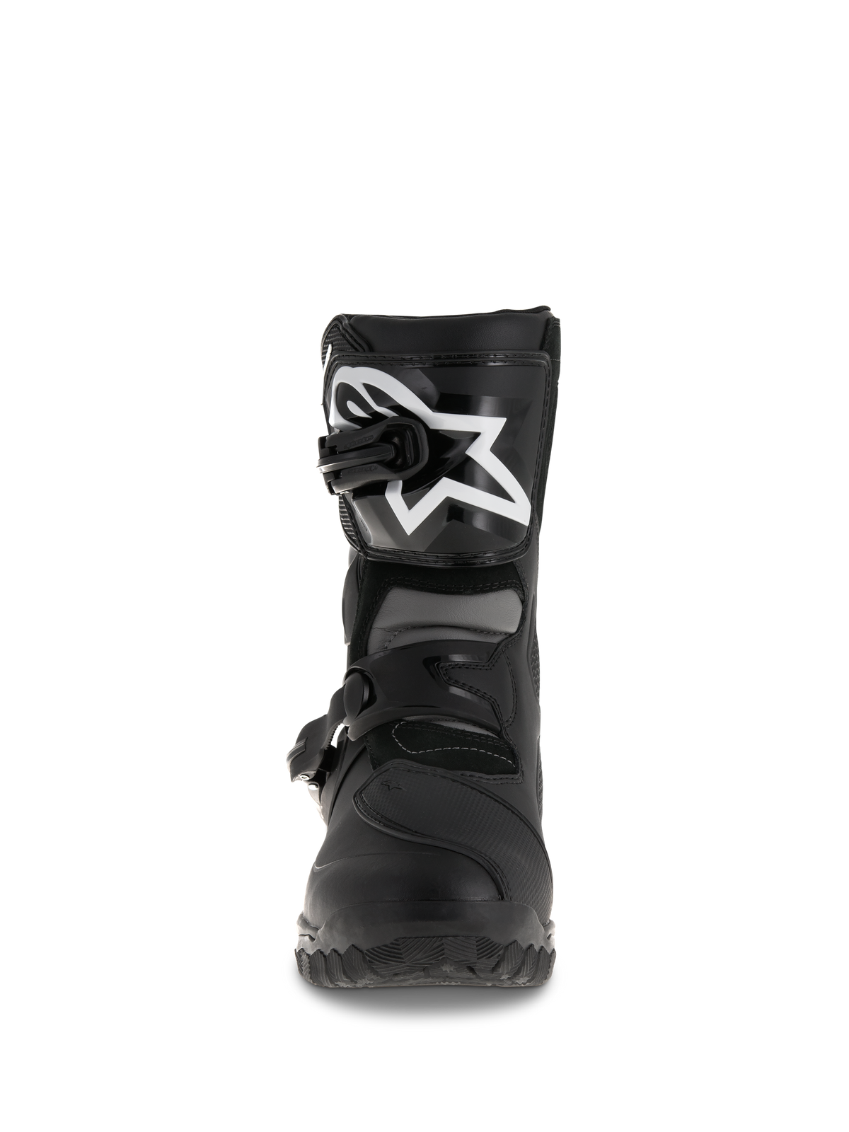 Botas Alpinestars Belize Drystar®, botas de moto adventure touring, color negro, vista frontal con placa de espinilla de TPU con logotipo blanco grande, sistema de cierre de doble hebilla y suela exterior vulcanizada robusta