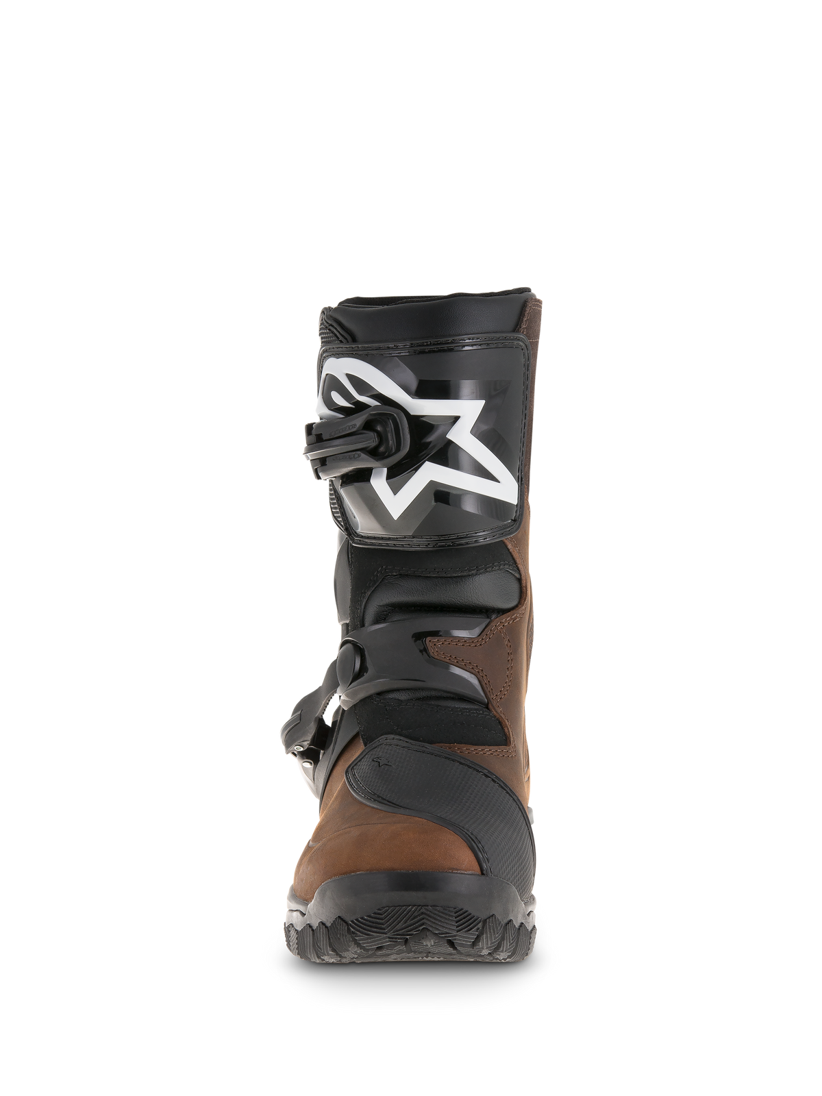 Botas Alpinestars Belize Drystar®, botas de turismo de aventura, marrón aceitado y negro, vista frontal que muestra la placa tibial de TPU con el logo de la estrella blanca, sistema de cierre de doble hebilla y suela con textura robusta