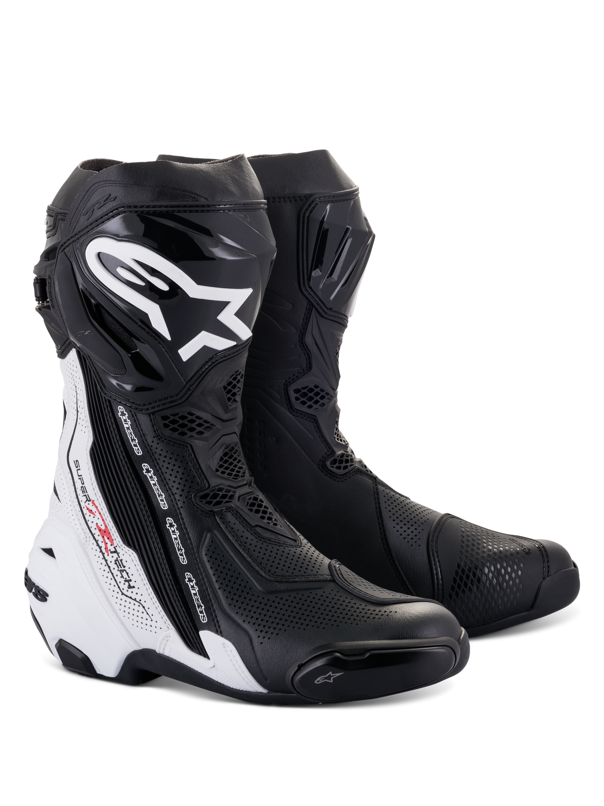 Botas Alpinestars Supertech R Vented, botas de carreras para moto, en color negro y blanco, con amplias perforaciones para ventilación, logotipo blanco en la espinilla, protectores de TPU y diseño aerodinámico para rendimiento en pista