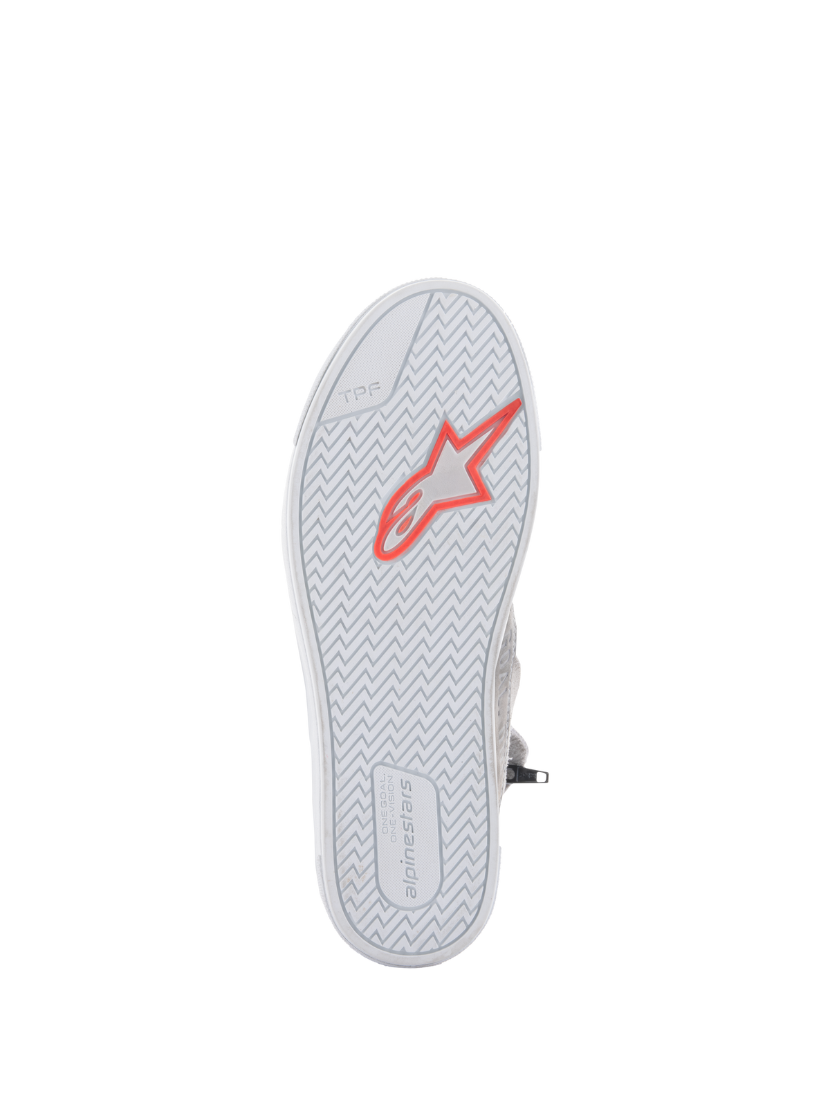 Zapatos Alpinestars Stated, calzado urbano para motocicleta, gris claro y blanco, vista de la parte inferior de la suela de goma vulcanizada con el logotipo de la estrella en rojo flúor, dibujo de espiga para mayor agarre, marca TPF y logotipo de Alpinestars en el talón