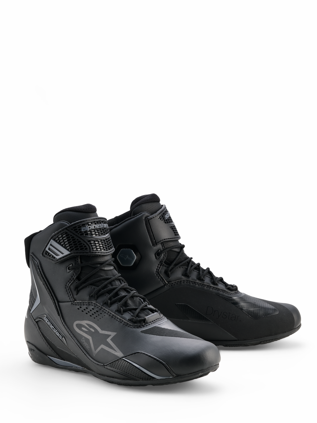 Alpinestars Faster-4 Drystar® Shoes, calzado de conducción para motocicleta en color Black Cool Gray, diseño de caña alta con cierre de cordones y correa ajustable en el tobillo, con el icónico logotipo de la estrella y la marca Drystar, calzado deportivo duradero e impermeable