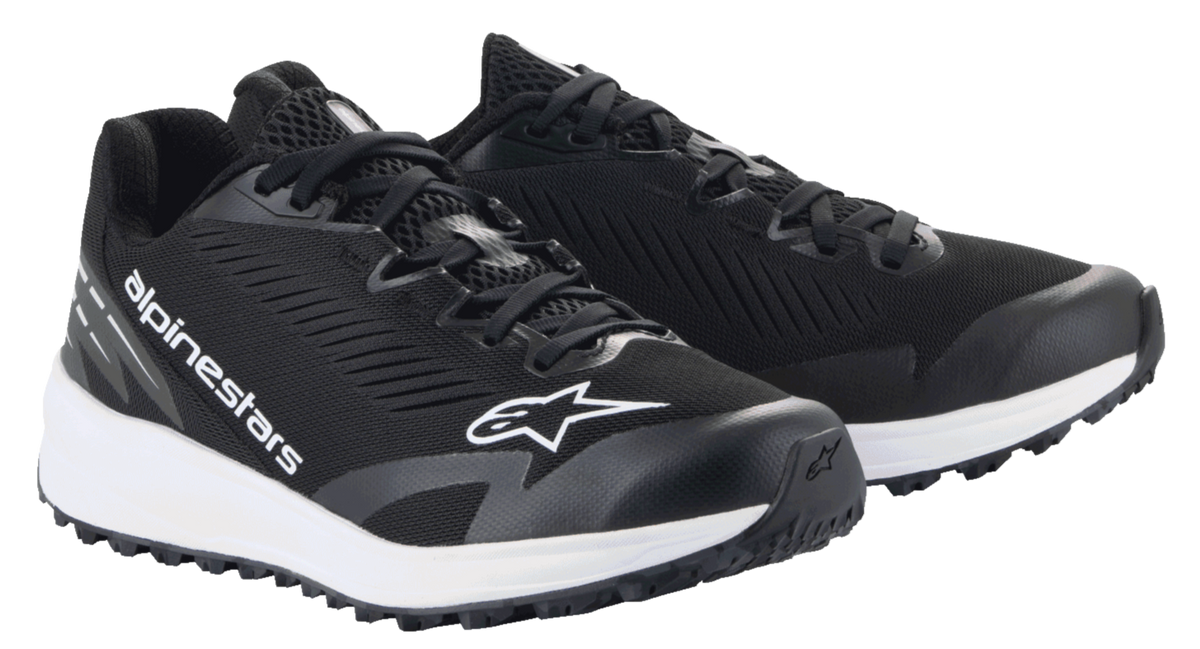 Alpinestars Meta Road V2 Shoes, calzado deportivo, negros y blancos, parte superior de malla transpirable con logotipos Alpinestars en blanco, entresuela blanca gruesa, diseño atlético para ropa de trabajo de equipos de carreras