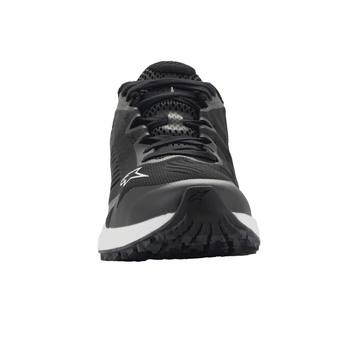 Zapatos Alpinestars Meta Road V2, calzado deportivo, negro y blanco, vista frontal con construcción de malla transpirable, entresuela blanca y logo de Alpinestars en el lateral y la puntera, ropa de trabajo ligera inspirada en el automovilismo