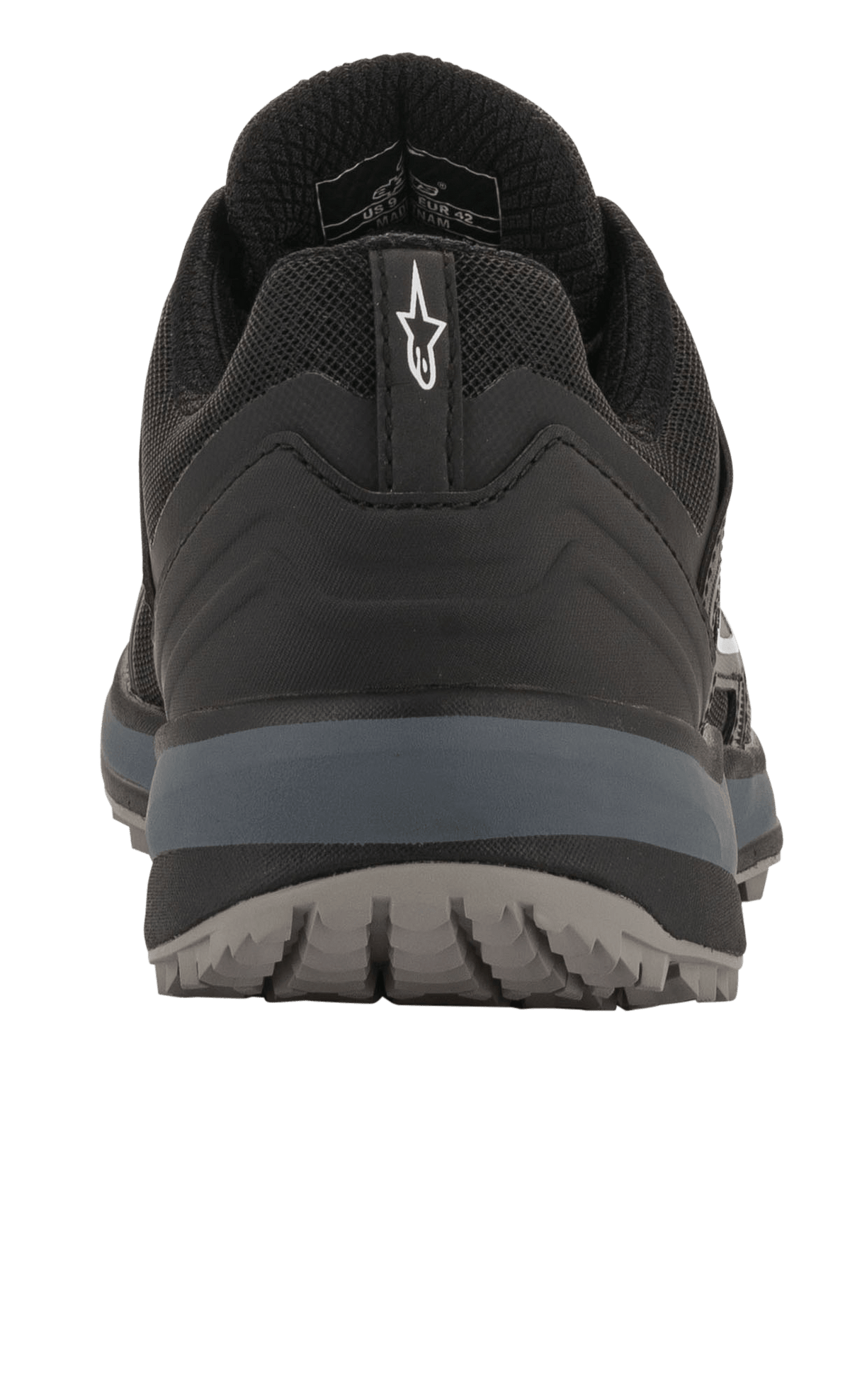 Zapatos Alpinestars Meta Trail, calzado de running de alto rendimiento, negro y gris oscuro, vista trasera que muestra el tirador del talón con el logotipo Astar blanco, entresuela gris oscuro y suela texturizada, calzado casual inspirado en el automovilismo para el paddock