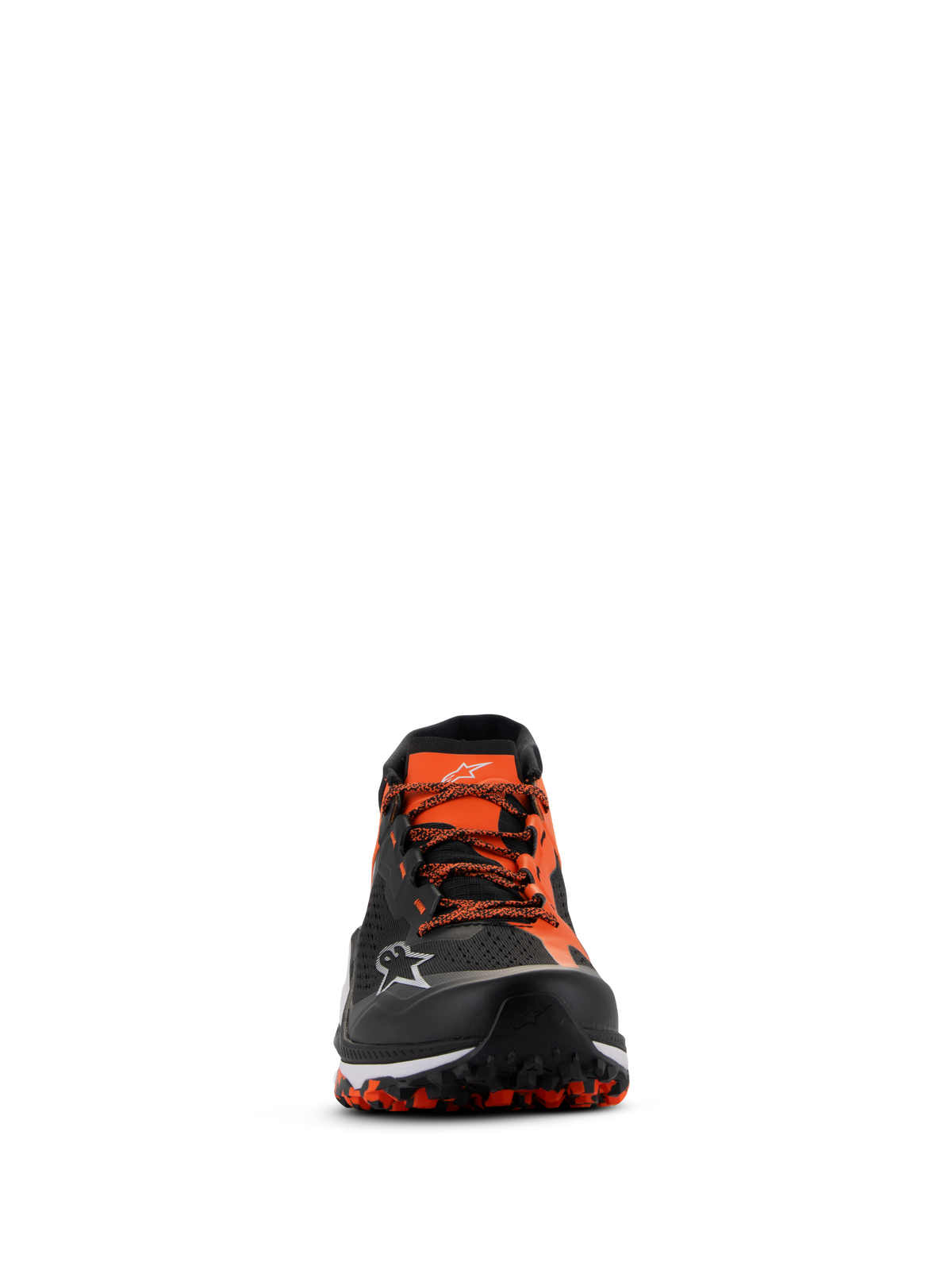 Zapatillas Alpinestars Meta XR V2, negro naranja blanco, vista frontal que muestra la parte superior de malla técnica, cordones naranjas y suela de goma robusta resistente al aceite con patrón de tracción visible, calzado deportivo-casual