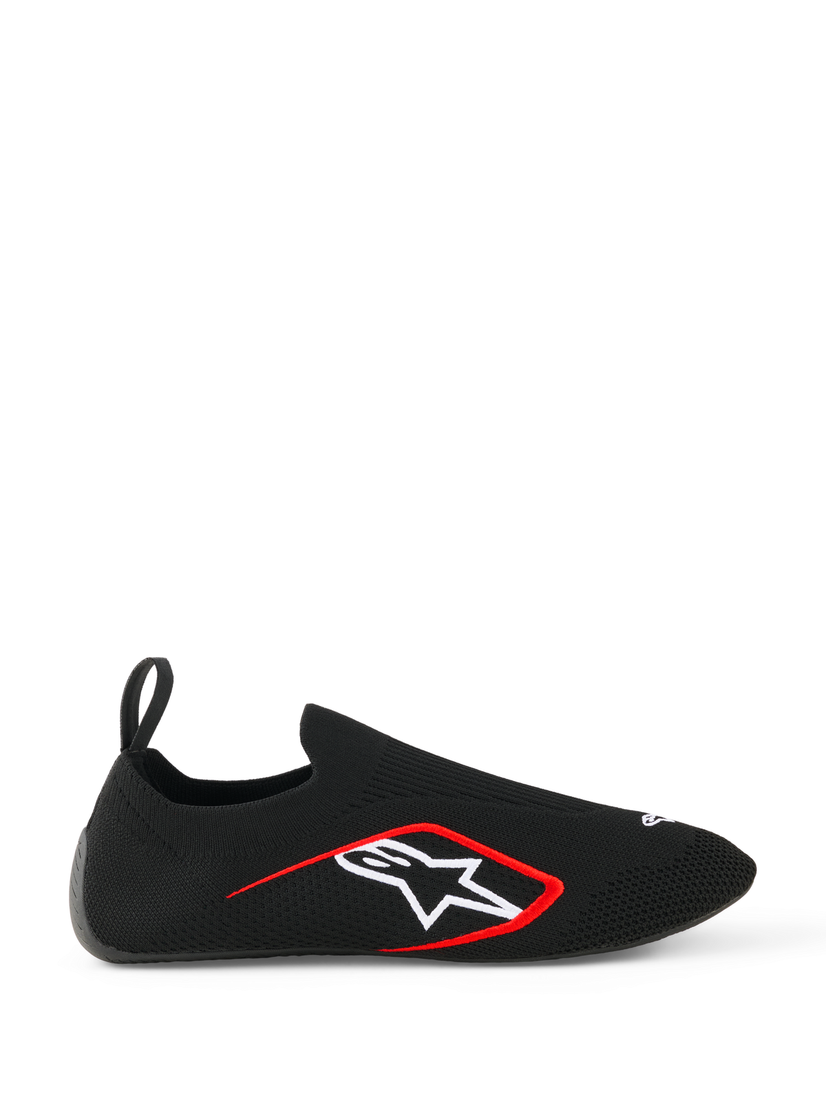 Alpinestars Tech Gaming Shoes, zapatos para Sim Racing, negro, perfil lateral que muestra la parte superior de punto elástico sin costuras, logotipo de estrella Alpinestars blanco con borde rojo, tirador trasero, ajuste tipo calcetín para carreras virtuales