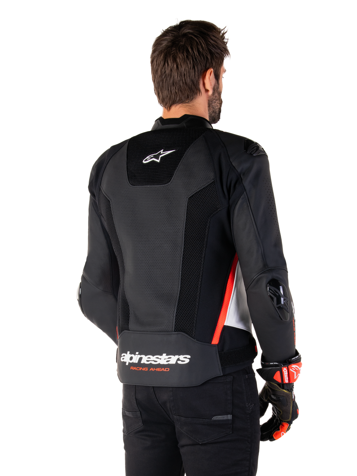Chaqueta de cuero Alpinestars Missile V3 Airflow, vista posterior, negro, blanco y rojo flúor, con amplias perforaciones para ventilación, deslizadores DFS externos en hombros y codos, y logotipo de Alpinestars en la parte inferior de la espalda.