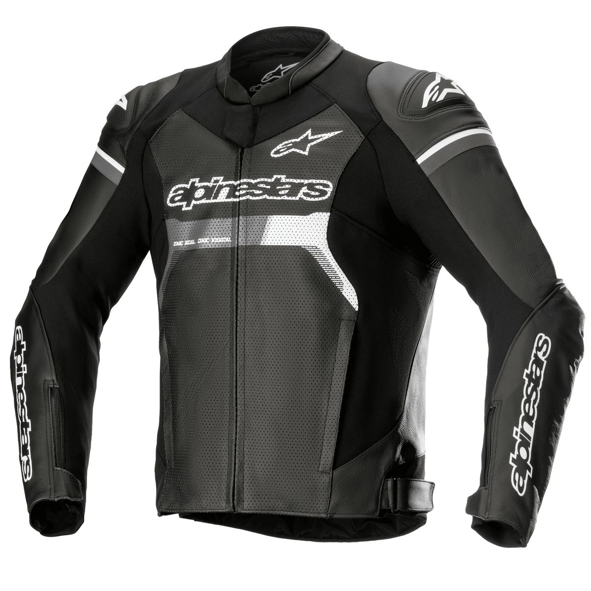 Chaqueta de cuero Alpinestars GP Force Airflow, negra con detalles en blanco y gris, chaqueta de motociclismo de competición, pecho y espalda de cuero totalmente perforado para ventilación, deslizadores externos DFS Lite en los hombros, logotipos blancos de Alpinestars en el pecho y las mangas, diseño deportivo para conducción en carretera