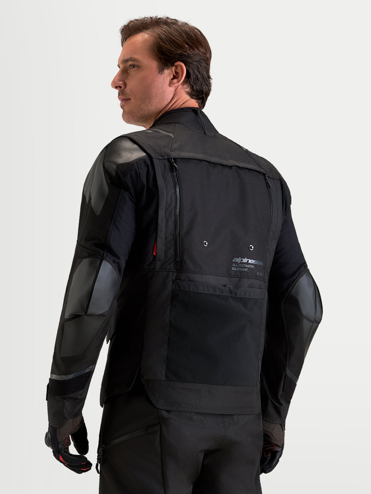 Harok V2 Drystar de Alpinestars, chaqueta de moto de aventura para hombre, negra, vista trasera con paneles de ventilación modulares y construcción de protección