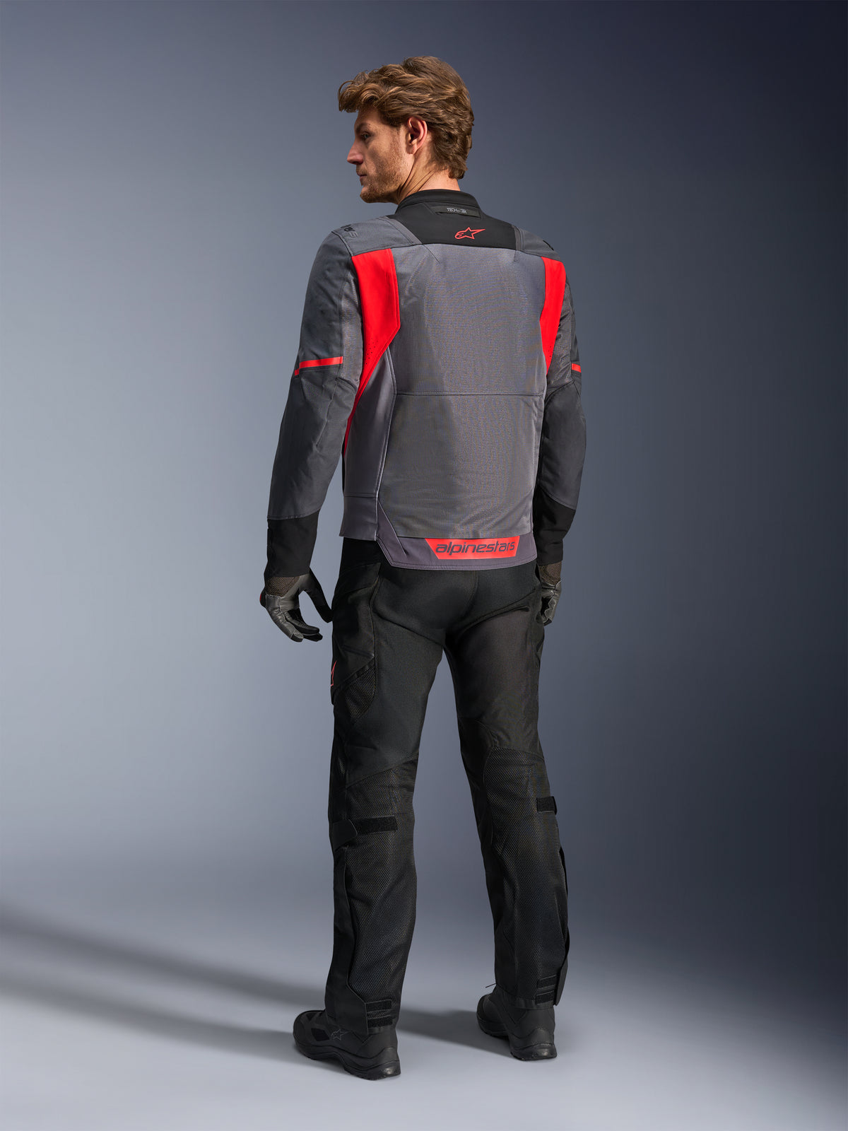 Alpinestars ST-2 Air, chaqueta de moto para hombre gris y roja con panel de malla para touring de aventura.