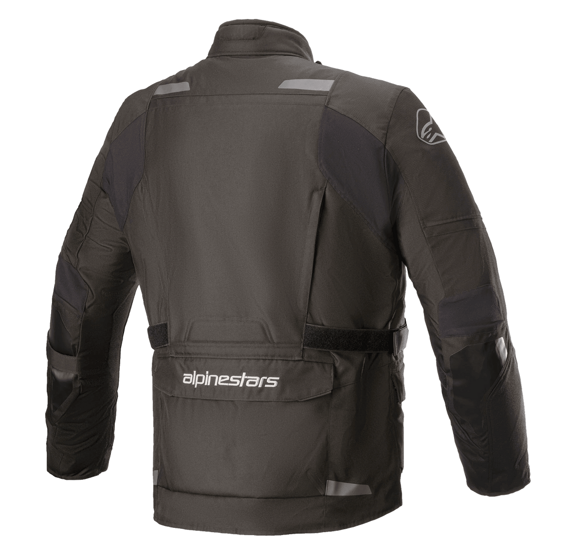 Chaqueta Alpinestars Andes V3 Drystar®, chaqueta de moto, negra, vista trasera con un gran bolsillo utilitario inferior con la marca Alpinestars, detalles reflectantes en los hombros y cinturón de ajuste en la cintura, diseño textil duradero para adventure touring
