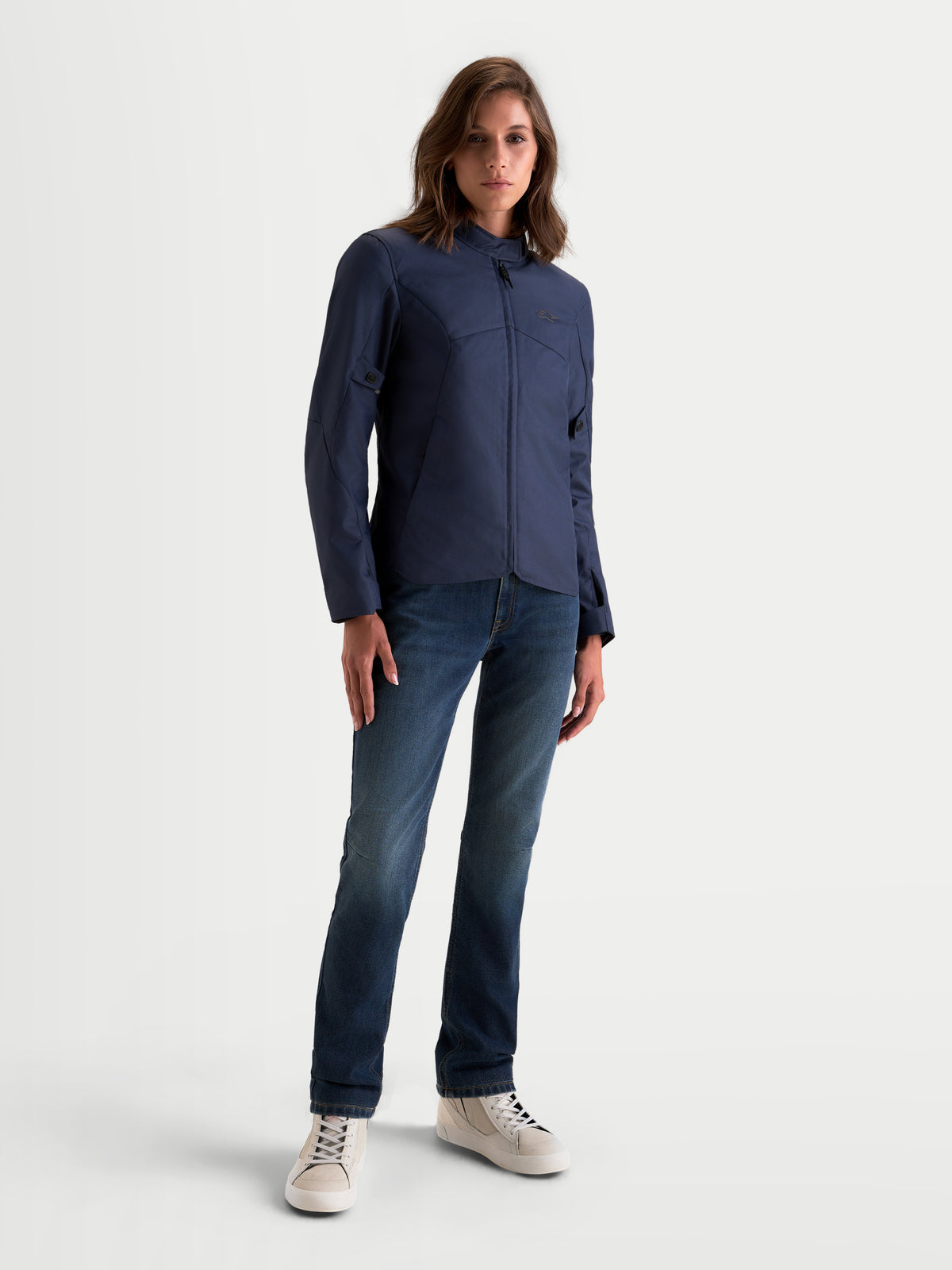 Alpinestars Stella C-1 Waterproof Chaqueta, chaqueta de moto urbana para mujer en color azul mood indigo, impermeable con diseño de corte regular, vista frontal en modelo