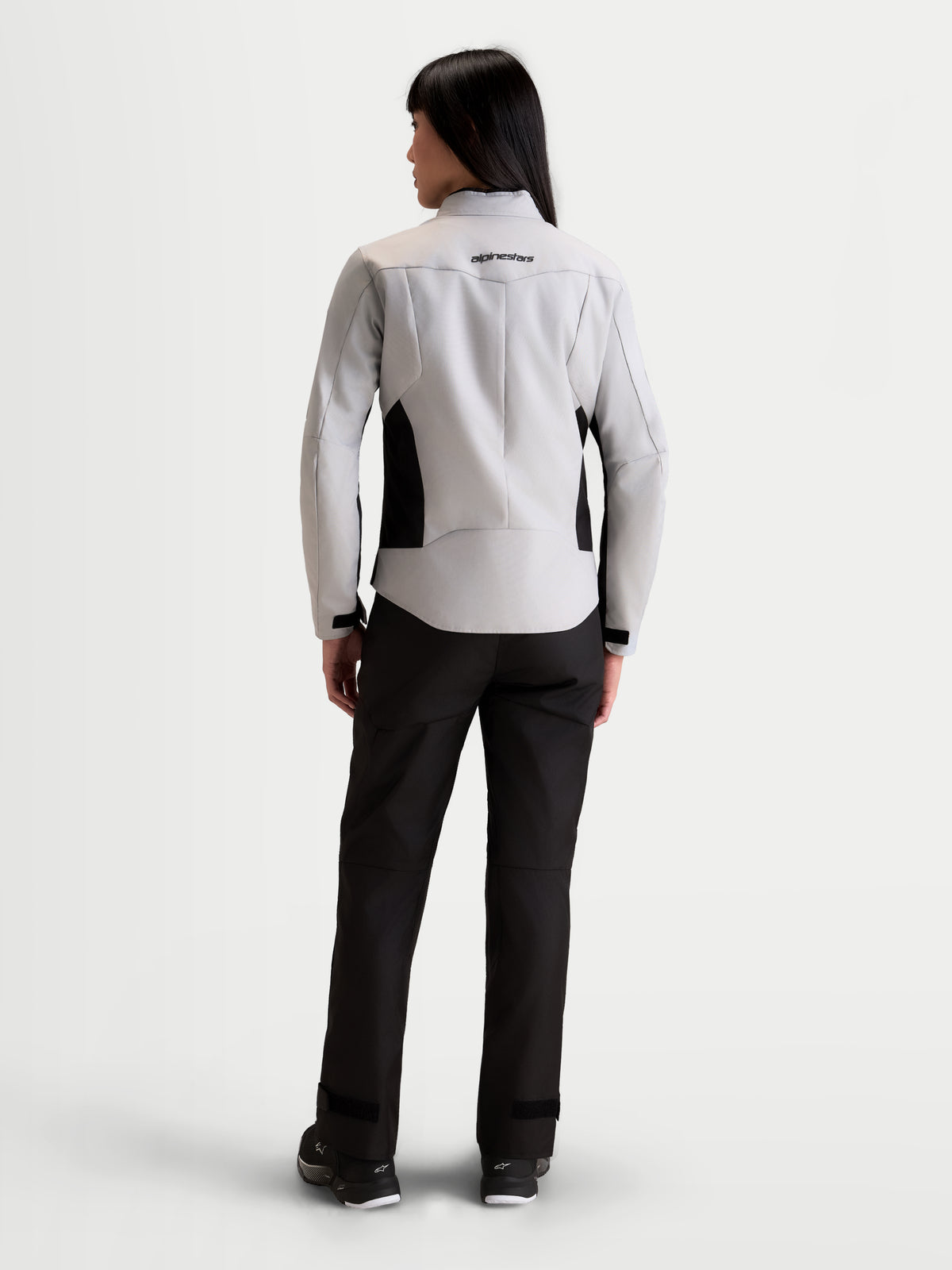 Alpinestars Stella C-1 Waterproof Chaqueta, chaqueta de moto urbana para mujer, gris hielo y negro, impermeable, vista trasera en modelo