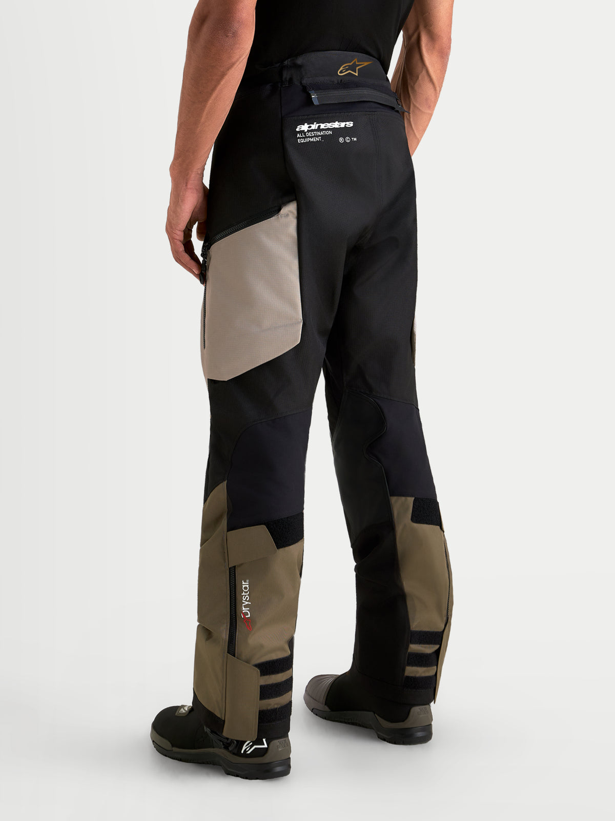 Alpinestars Harok V2 Drystar, pantalones de moto de aventura para hombre en aluminio, nogal y negro, vista trasera con construcción ripstop duradera y marca Drystar
