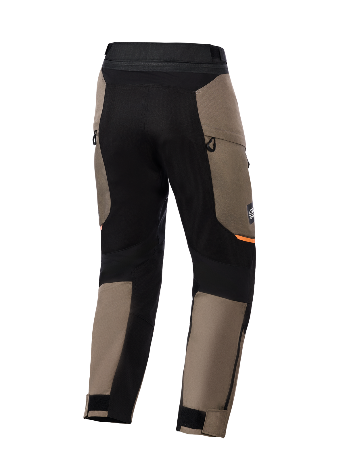 Pantalones Alpinestars Cusco Drystar®, pantalones de motociclismo adventure, marrón nogal y negro, vista trasera con paneles elásticos negros, detalles en naranja, ventilaciones con cremallera y puños de velcro ajustables para conducción en carretera.