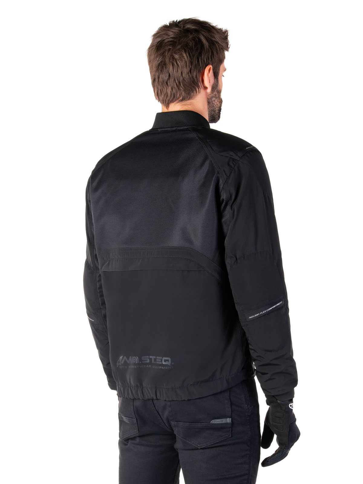Parka Impermeable Alpinestars Mootant, chaqueta de moto negra, vista trasera, con paneles superiores de malla y marca MO.ST.EQ. Moto Streetwear Equipment, diseño urbano contemporáneo para conducción en carretera