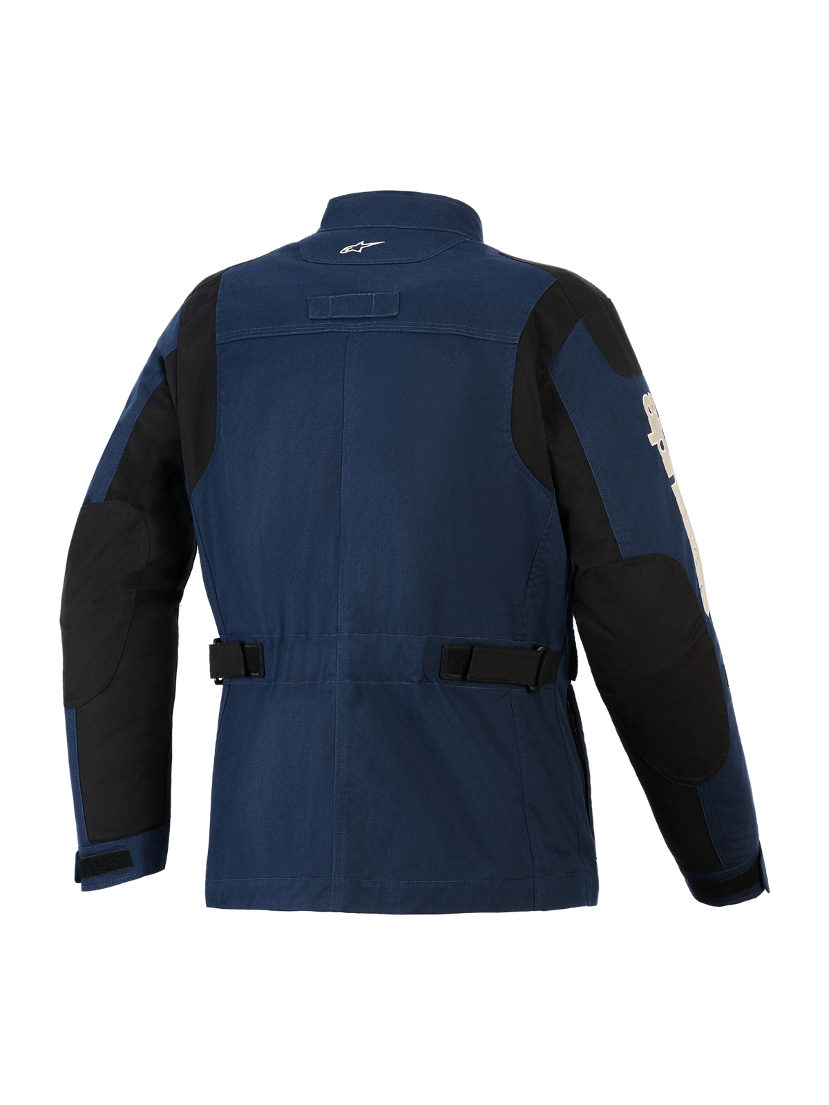 Chaqueta Alpinestars Dice, chaqueta de moto urbana, azul oscuro y negro, vista trasera que muestra el diseño estilo field jacket, correas de ajuste en la cintura, paneles de refuerzo negros en hombros y codos, y un pequeño logotipo blanco en el cuello.