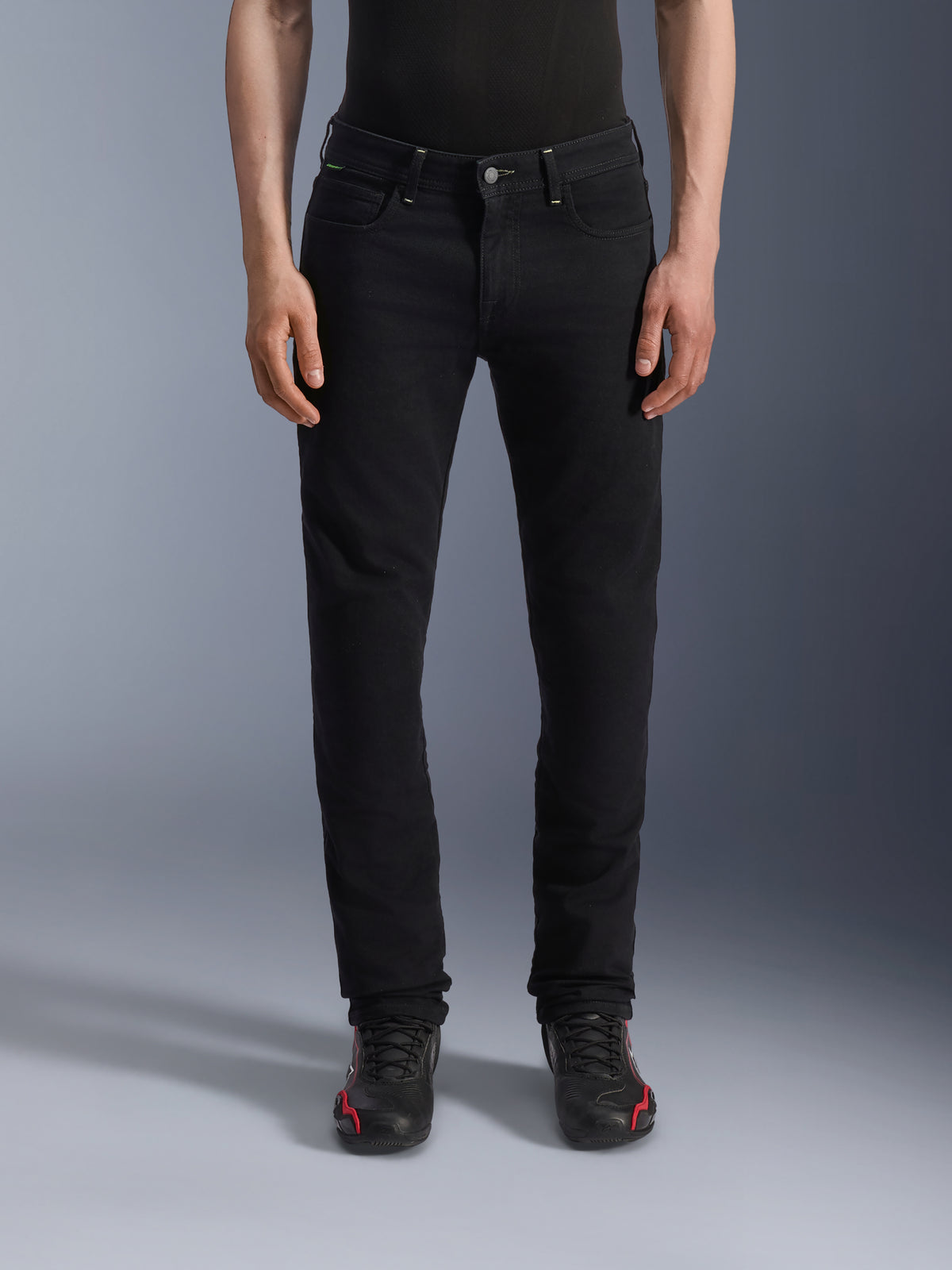Alpinestars Copper V3 Denim, pantalones de moto negros para hombre con corte recto para desplazamientos urbanos.