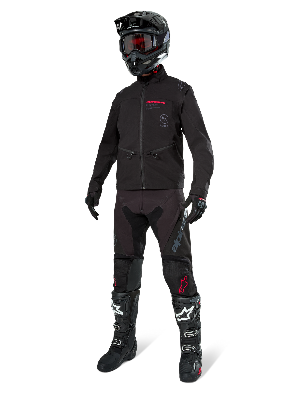 Chaqueta Alpinestars Lite-Dura Softshell, negra, mostrada en un maniquí como parte de un conjunto completo de equipamiento off-road que incluye pantalones negros, botas negras y blancas, casco negro con gafas rojas, ropa profesional de motocross y enduro.