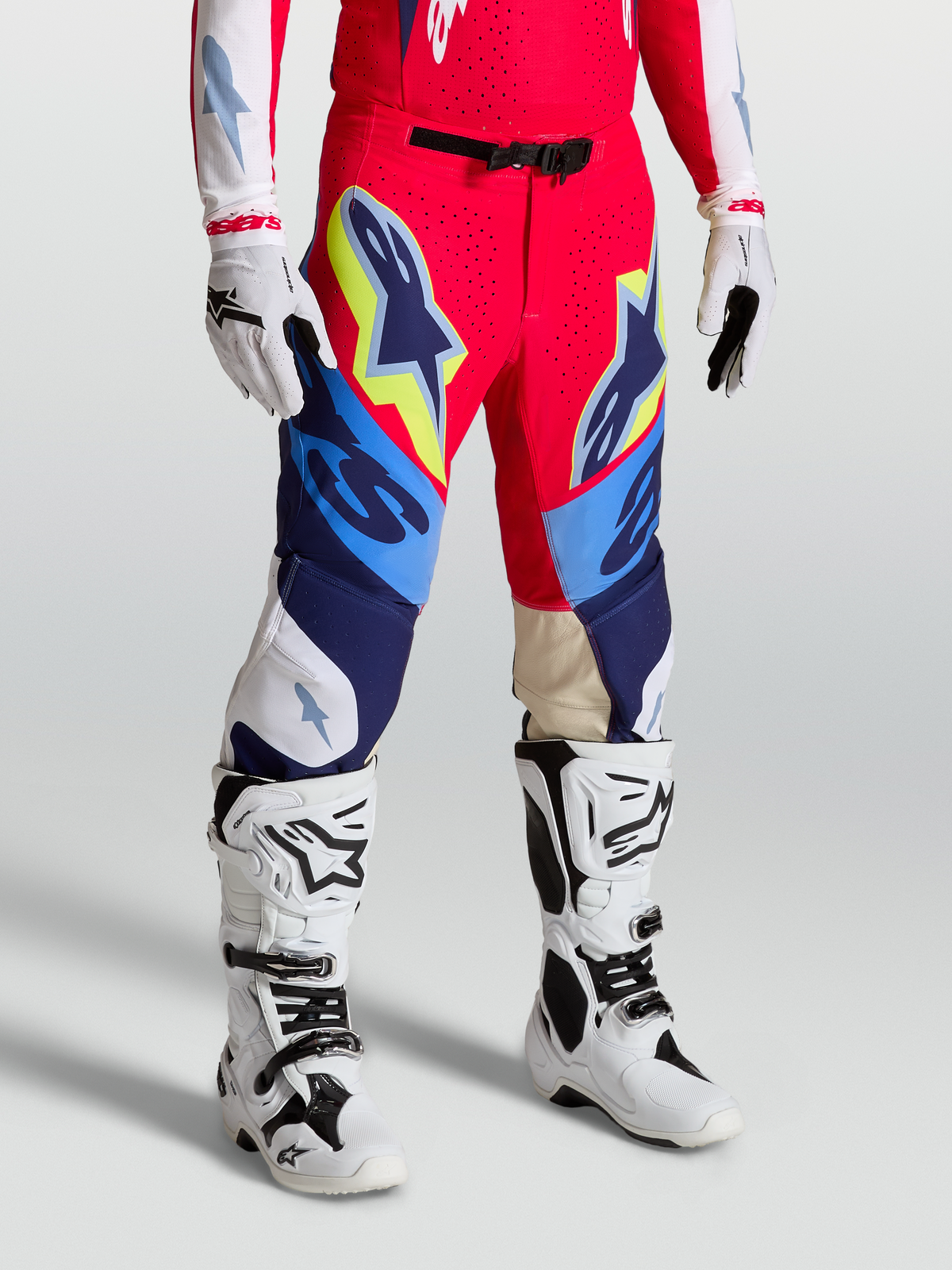 Pantalones Supertech Dyna, pantalones de motocross para carreras, rojo fuego y azul marino, construcción elástica de alto rendimiento y ajuste atlético.