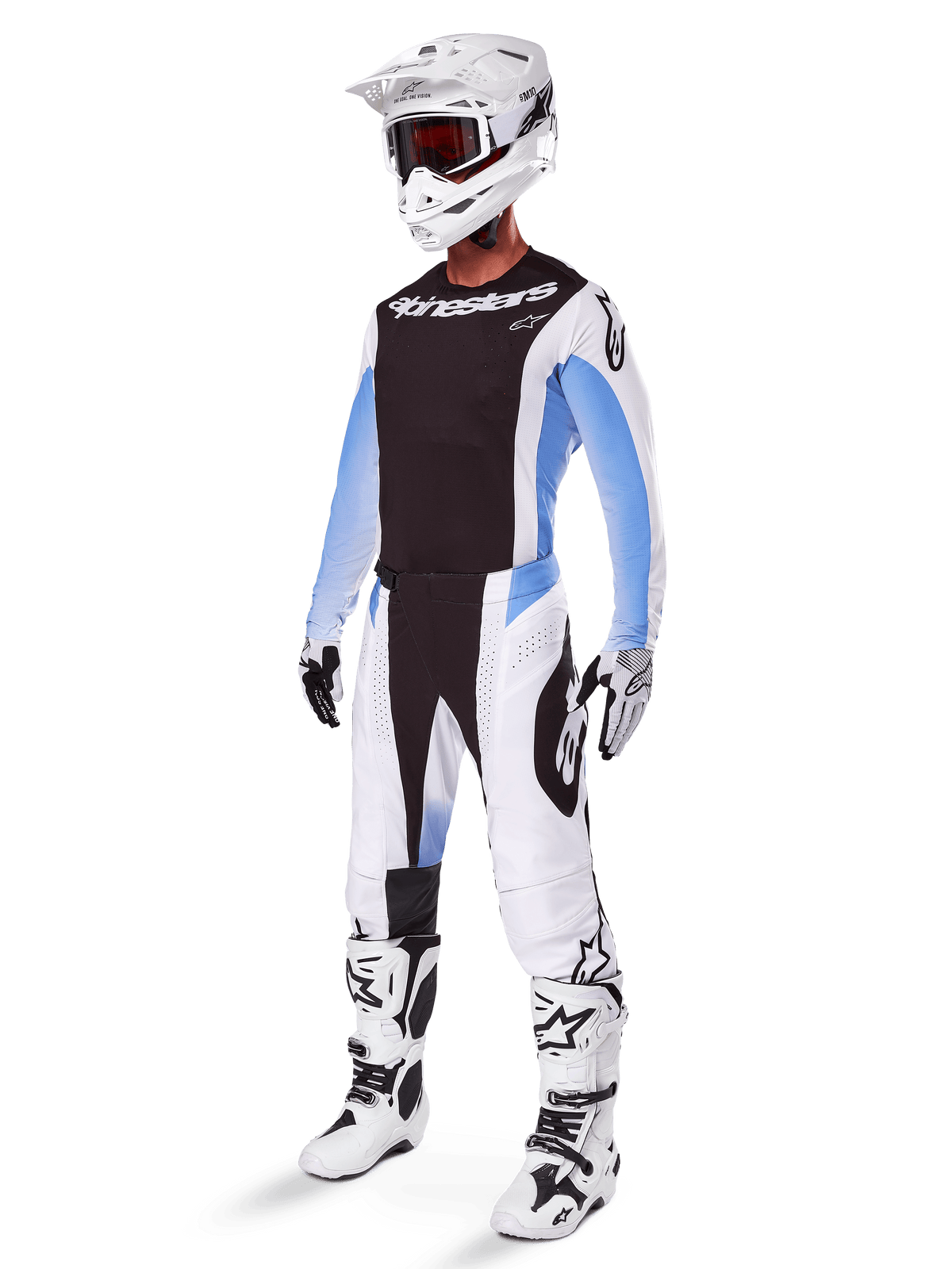 Piloto de motocross con pantalones Alpinestars 2025 Techstar Melt, equipamiento de motocross en blanco y negro con acentos azul claro, jersey y guantes a juego, casco y gafas blancas, botas de carreras blancas y negras, kit profesional para todoterreno