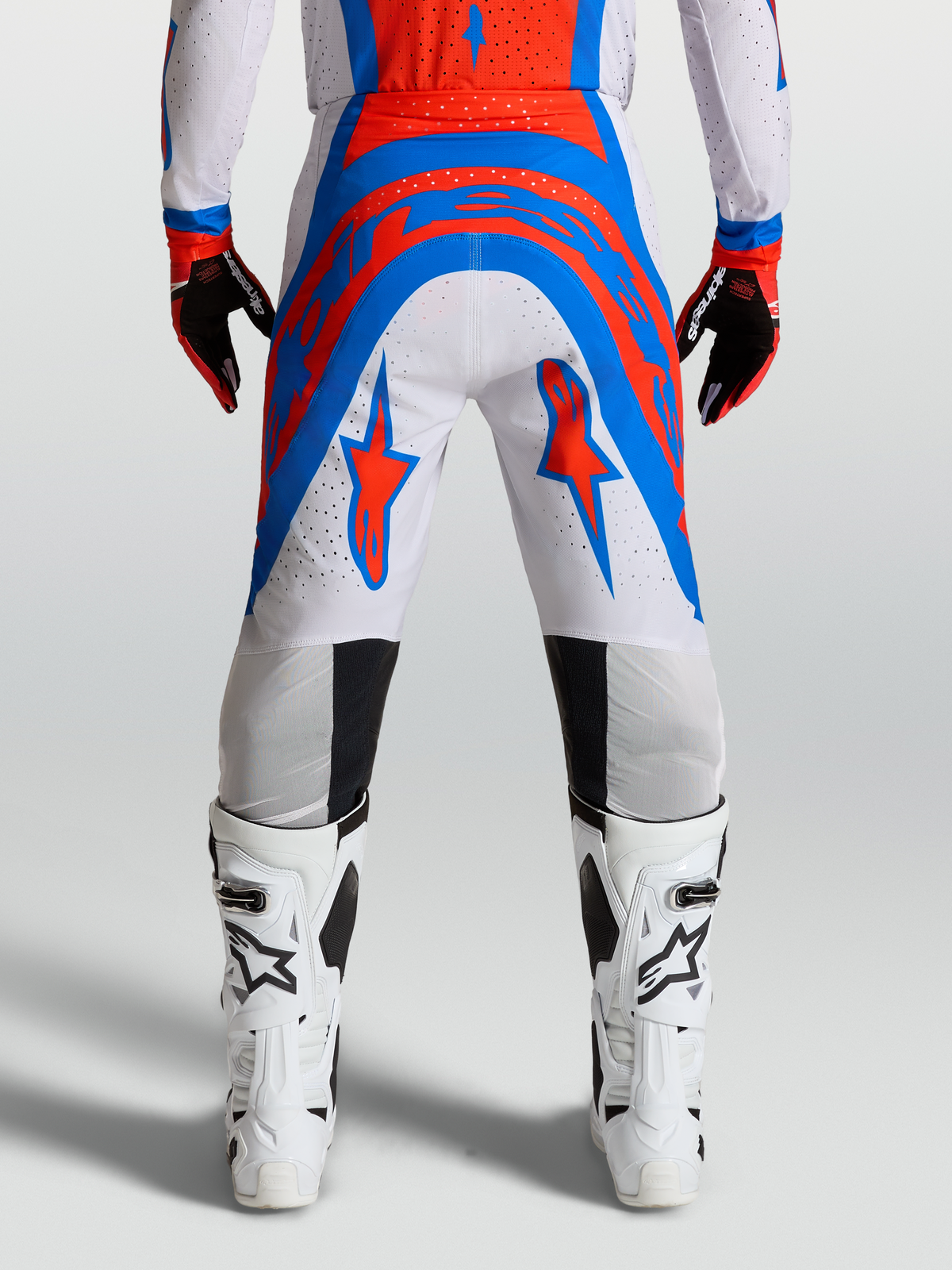 Pantalones Supertech Vesta, pantalones de motocross profesionales, rojo y lila con detalles azules, ajuste atlético racing y tejido elástico ventilado para off-road