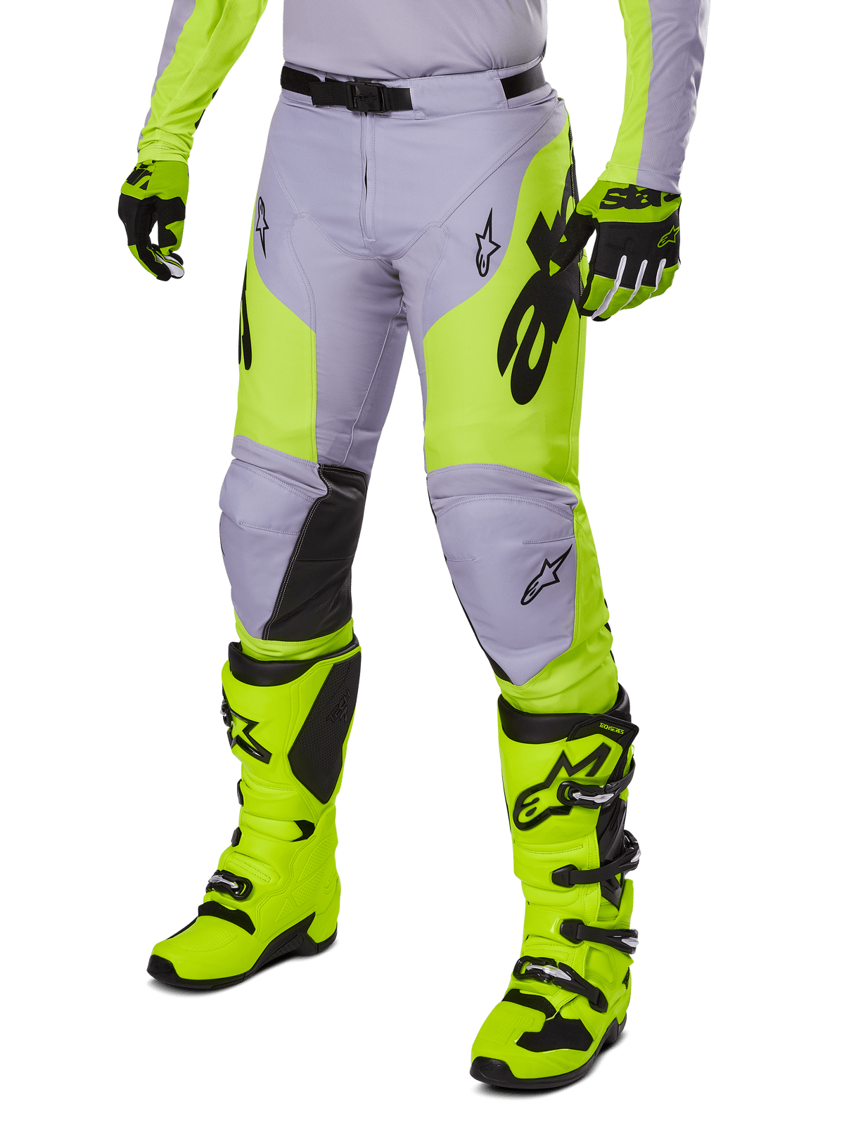 Alpinestars 2025 Racer Veil Pants, pantalones de motocross, gris y amarillo neón flúor, con logotipos de estrella negros y cinturón ajustable, mostrados con botas y guantes de motocross a juego, diseño ergonómico para conducción off-road